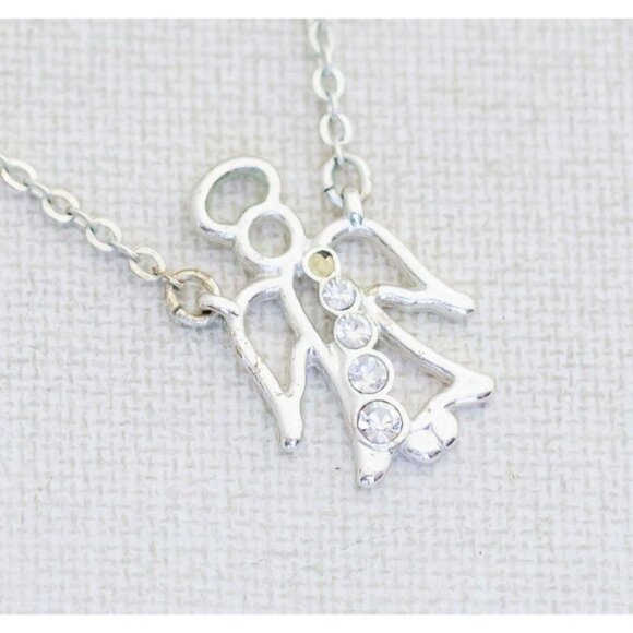 18'' Cute Silver Angel Vintage Necklace by Avon - A14 - Picture 1 of 3